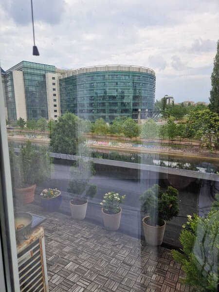 Splaiul Unirii, apartament 3 camere de inchiriat, vedere catre Dambovita.