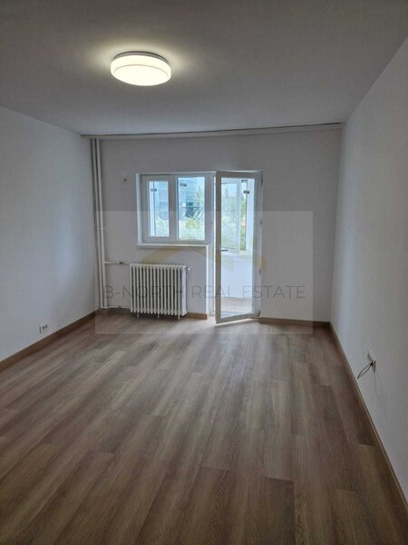 Splaiul Unirii, apartament 3 camere de inchiriat, vedere catre Dambovita.